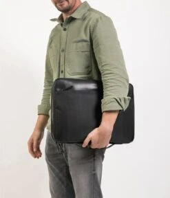 Briar Laptop Briefcase Slim 16 Inch Black / Black -Beroemde Bagage Winkel BriarWaterproofLaptopSleeve Black 600