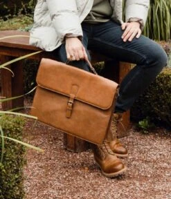 Cowboysbag Laptopbag Gorstan 15.6 Inch Cognac -Beroemde Bagage Winkel Cowboysbag 8718586619210 600