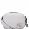 Calvin Klein Sculpted Camera Bag 18 Twill Ivory -Beroemde Bagage Winkel K60K610304 YBI 1 600