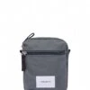 Sandqvist Sixten Vegan Dark Slate With Navy Webbing -Beroemde Bagage Winkel SQA2000 1 600