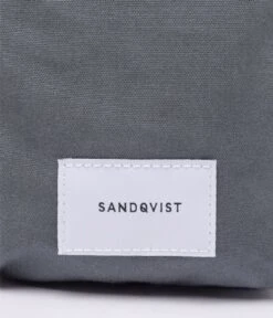 Sandqvist Sixten Vegan Dark Slate With Navy Webbing -Beroemde Bagage Winkel SQA2000 3 600