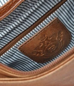 Scotch Saddle Bag Cognac -Beroemde Bagage Winkel berba saddlebag crossbody cognac crossbody 375 260 insidedetail 600