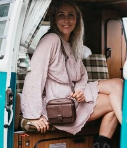 Cowboysbag Crossbody Brugge X Saskia Weerstand Brown -Beroemde Bagage Winkel cowboysbag 3246 Brugge shoulderbag brown 6 600