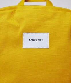 Sandqvist Backpack Kim 15 Inch Yellow With Natural Leather -Beroemde Bagage Winkel sandqvist backpackkim rugzak yelllowwithnaturalleather backpack SQA147 1248 detail 600